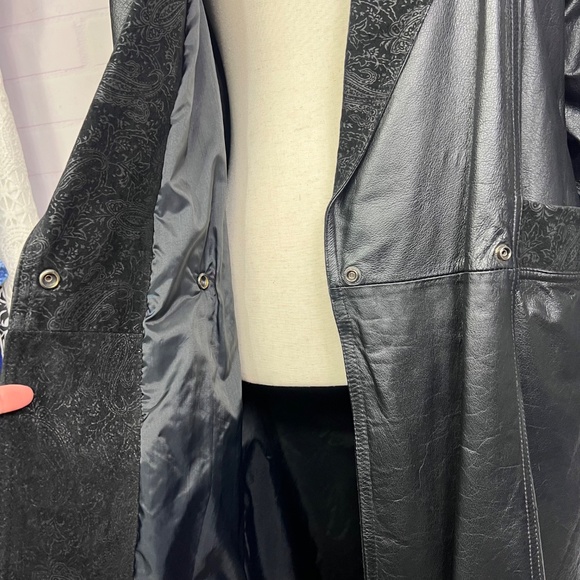 VINTAGE |•WILSONS LEATHER•| PELLE STUDIO Long Black Leather Jacket Size Medium - Picture 10 of 16